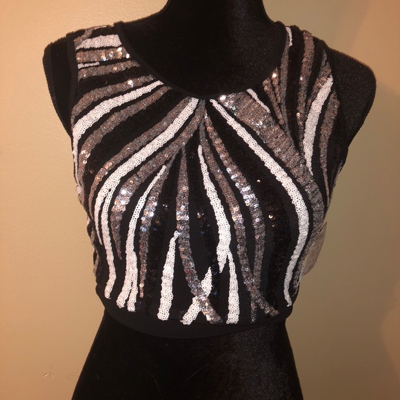 BRAND NEW! Sequin crop top with open back - Picture 1 of 2